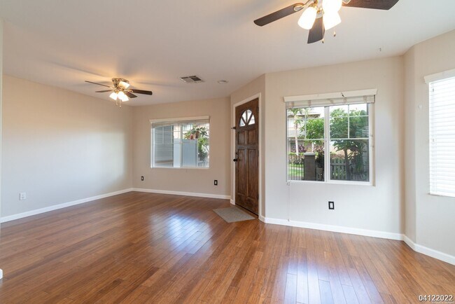 Building Photo - PRIME CORNER UNIT WITH CENTRAL AC!!! 3BR, 2.5BA WITH 2-CAR GARAGE