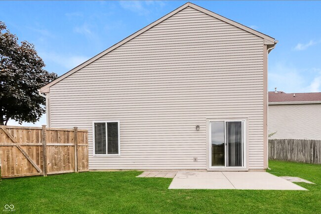 Building Photo - 2525 Grand Fir Dr