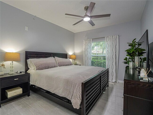 Building Photo - 5080 Fairways Cir