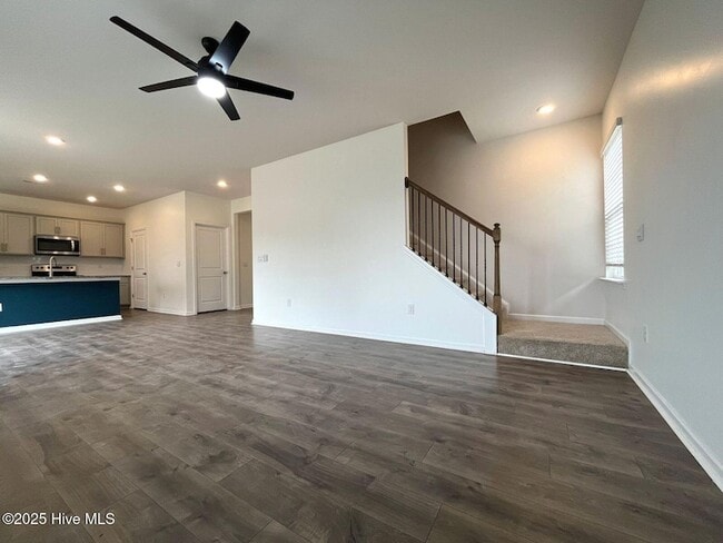 Building Photo - 275 Roberts Pl