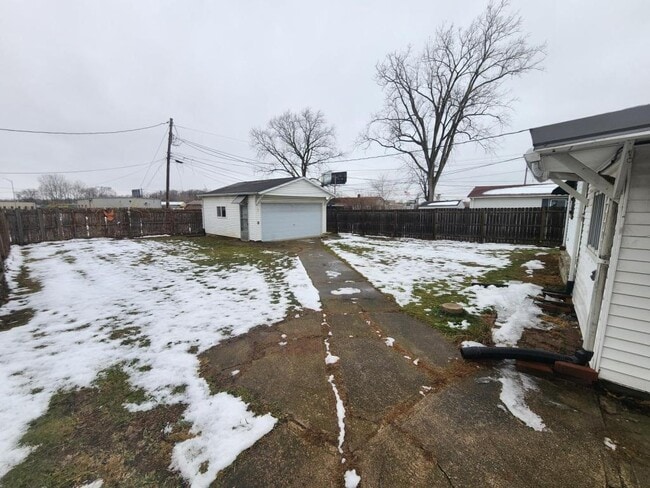 Building Photo - 3525 Allen Ave