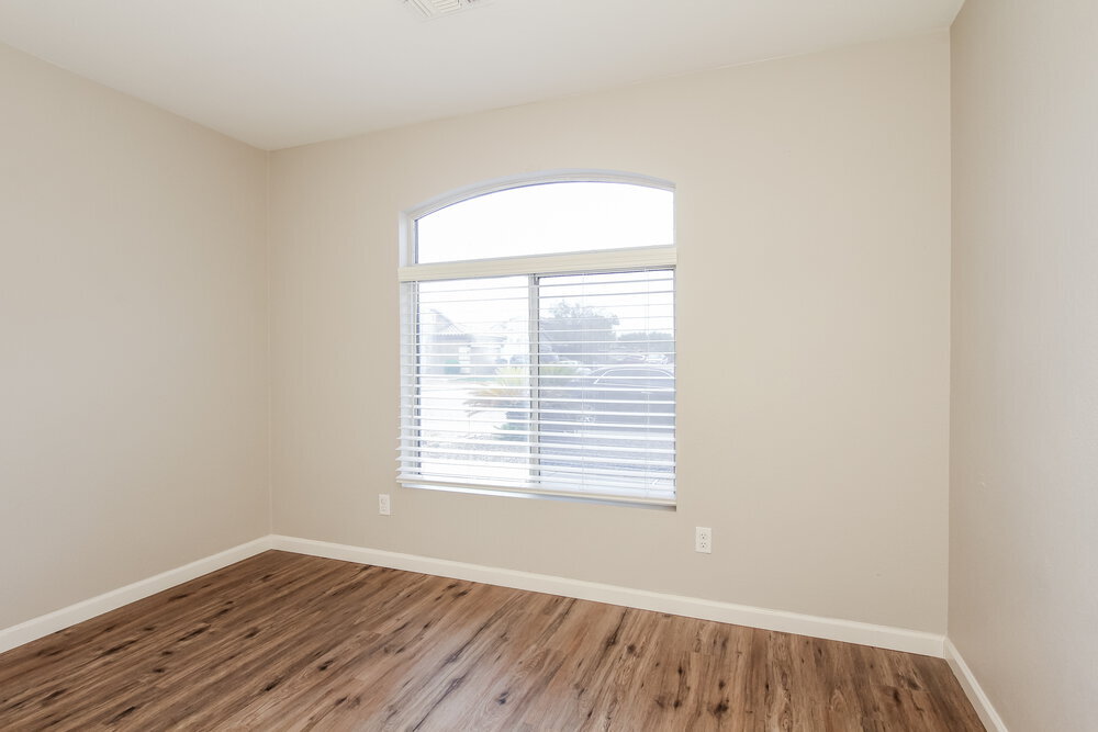 Building Photo - 2613 S 71st Dr