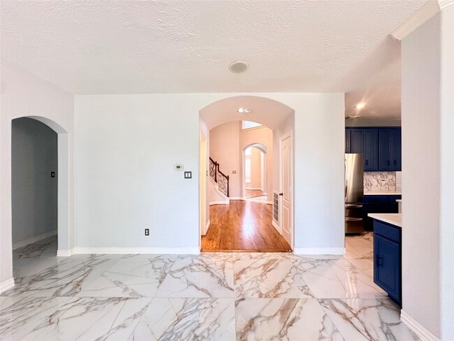 Building Photo - 2819 Lake Shore Harbour Dr