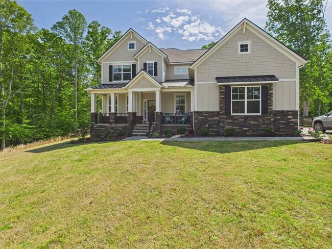 Building Photo - Stunning 5 Bedroom 4.5 Bathroom Located in...