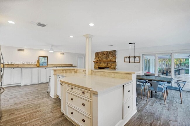 Building Photo - 2120 SW 28th Way