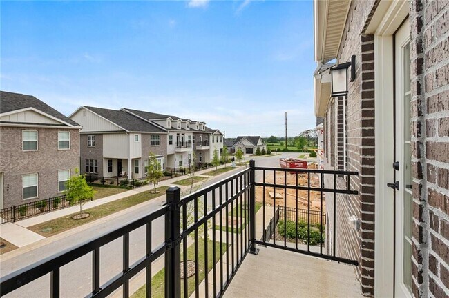 Building Photo - 2900 SW Arlington Blvd