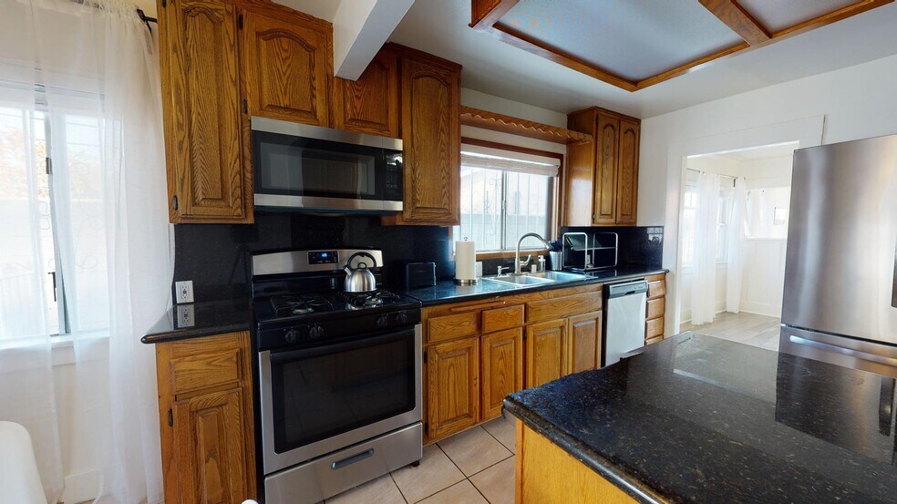 Building Photo - 3423 W 58th Plz