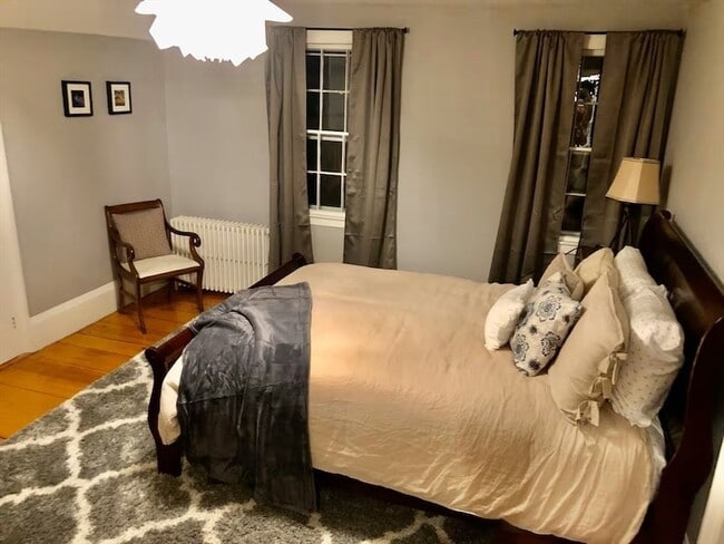 Building Photo - 40 Russell St