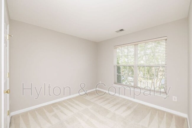 Building Photo - 907 Dominion Townes Ct