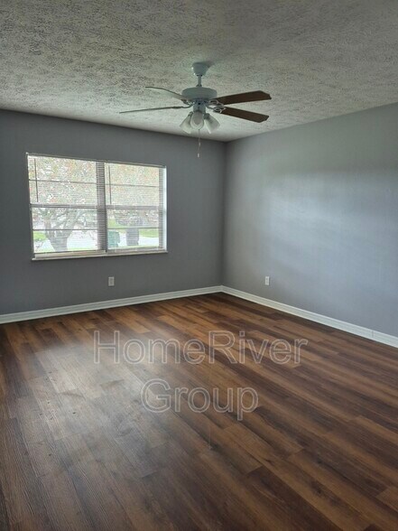 Building Photo - 1449 SE Barker Ln