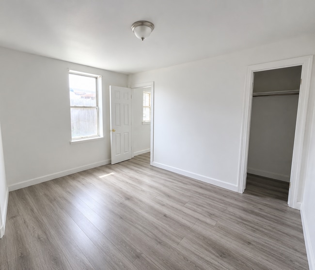 Building Photo - 1 BEDROOM/1 BATH FOR RENT