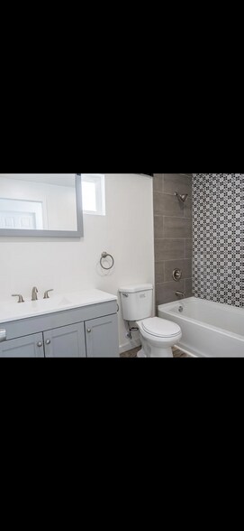 Building Photo - 8921 Cottonwood Ave