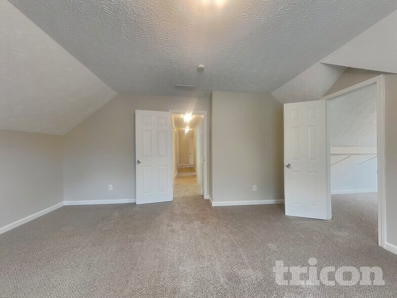 Building Photo - 65 Cascade Ct