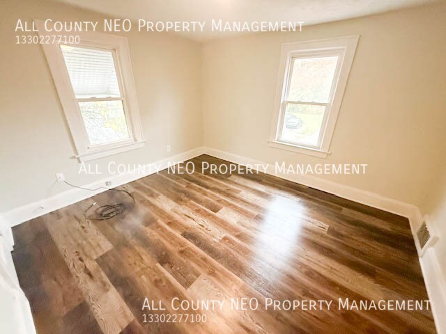 Building Photo - 575 Fernwood Dr