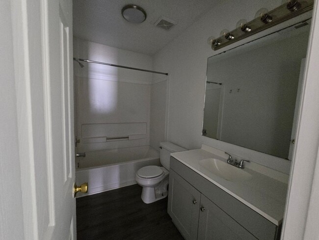 Building Photo - 1521 Kara Ct