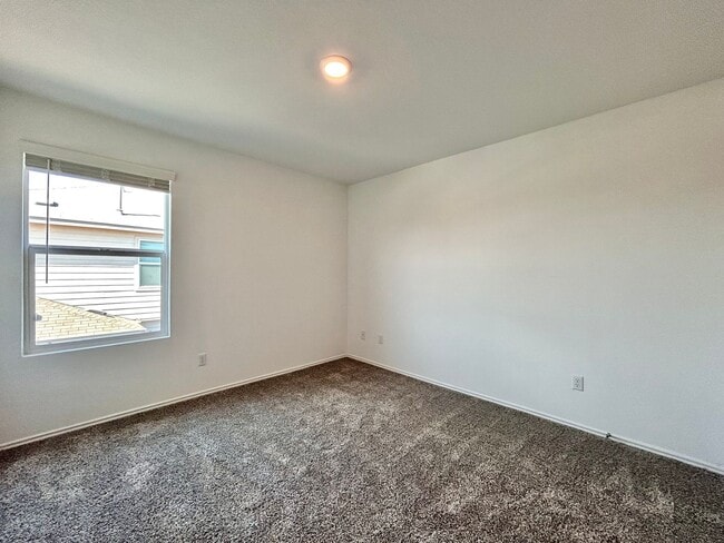 Building Photo - 208 Otter Rd