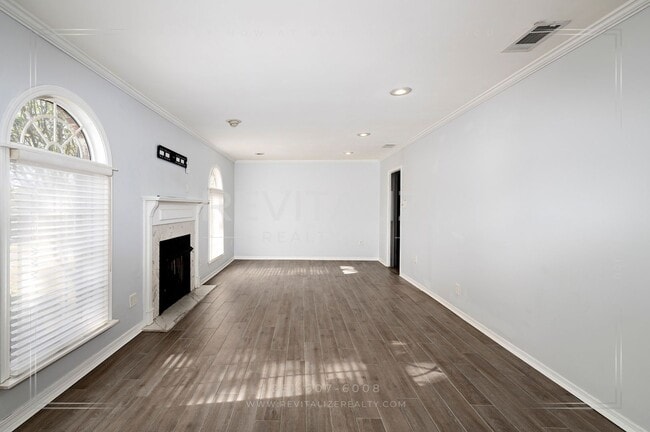 Building Photo - Immaculate 3BR / 2BA Home in Carriage Hills