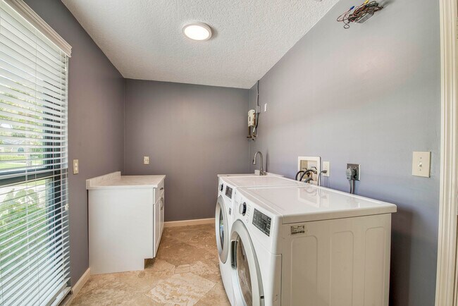 Building Photo - 1 Wycliff Rd