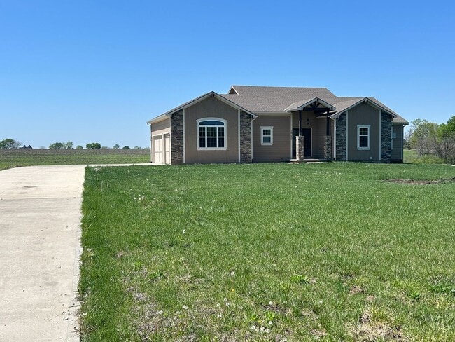 Primary Photo - 4 bedroom house with a beautiful view!! **...