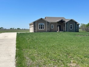 Building Photo - 4 bedroom house with a beautiful view!! **...