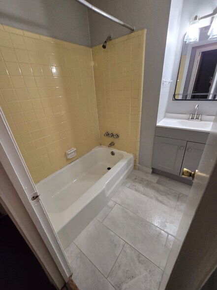 Building Photo - 3221 Westbrook Dr