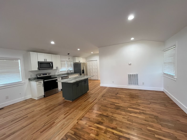 Building Photo - 5509 5th St