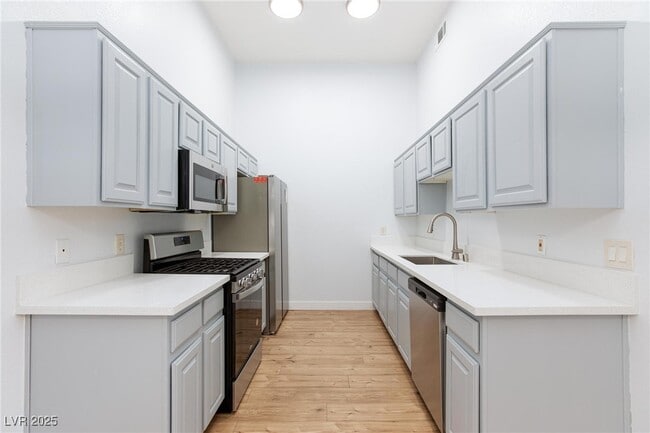 Building Photo - 2305 W Horizon Ridge Pkwy