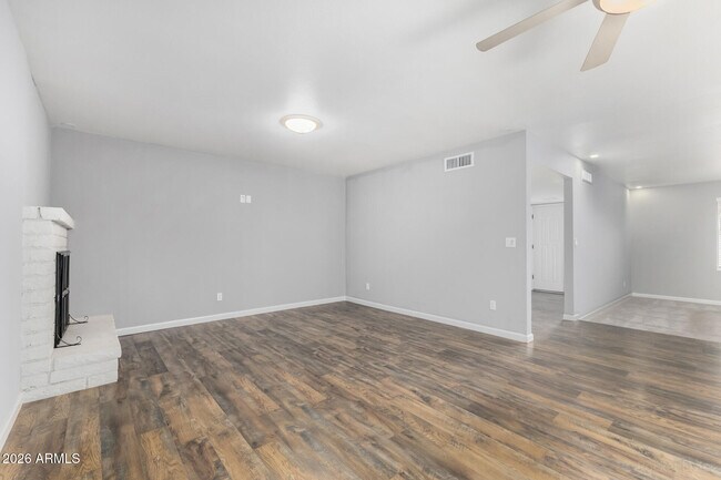 Building Photo - 1340 E Garnet Cir