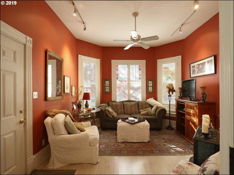 Building Photo - 1039 SE Franklin St