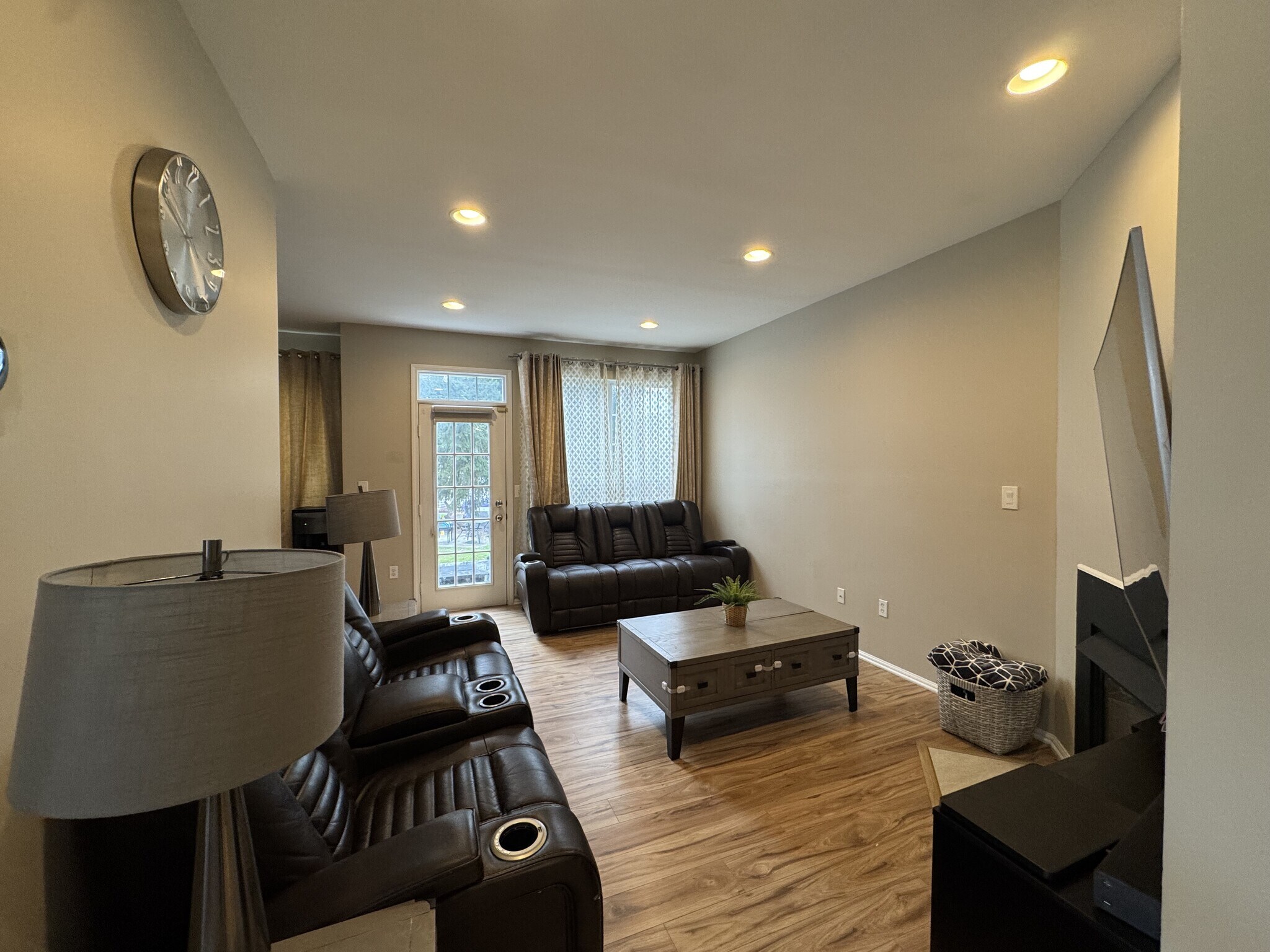 Building Photo - 10 Boehm Dr