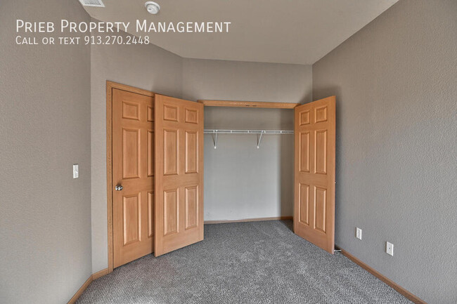 Building Photo - 807 S Woodson Ct