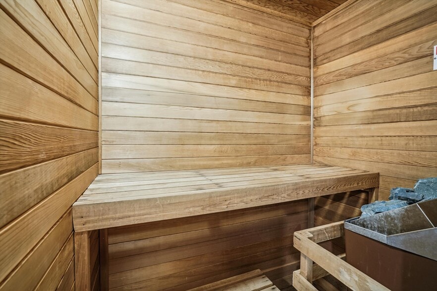 Building Photo - 768 E Mountain Rd