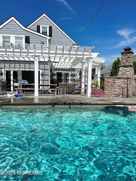 Building Photo - 402 Philadelphia Blvd