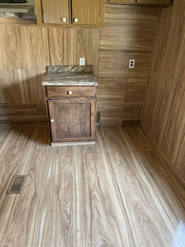 Building Photo - 3 br, 1 bath Mobile Home - 117 Perry Street