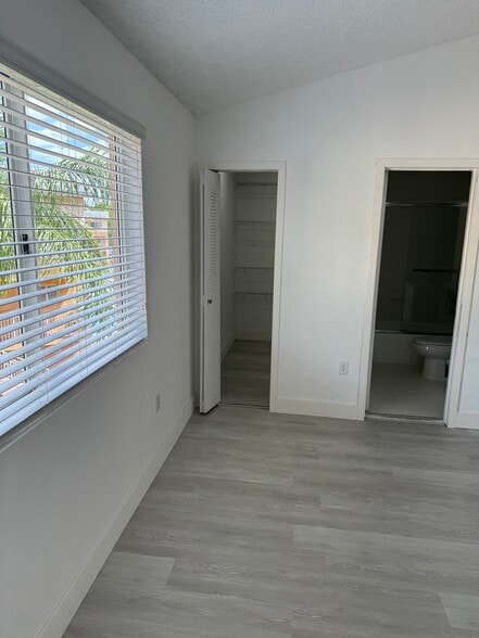 Building Photo - 6235 SW Kendale Lakes Cir