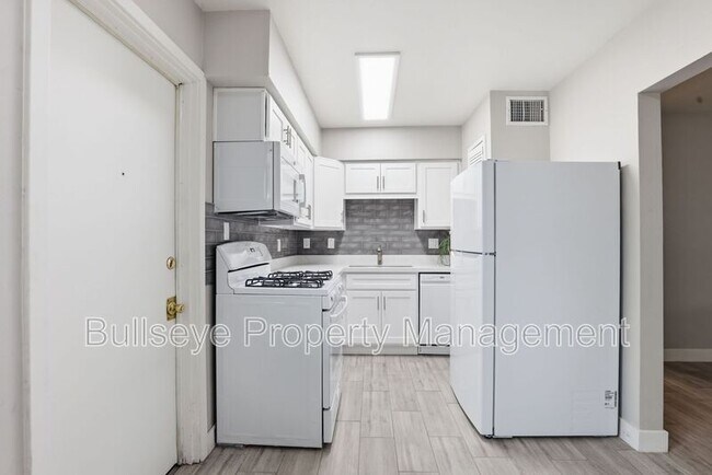 Building Photo - 1721 E Moreland St