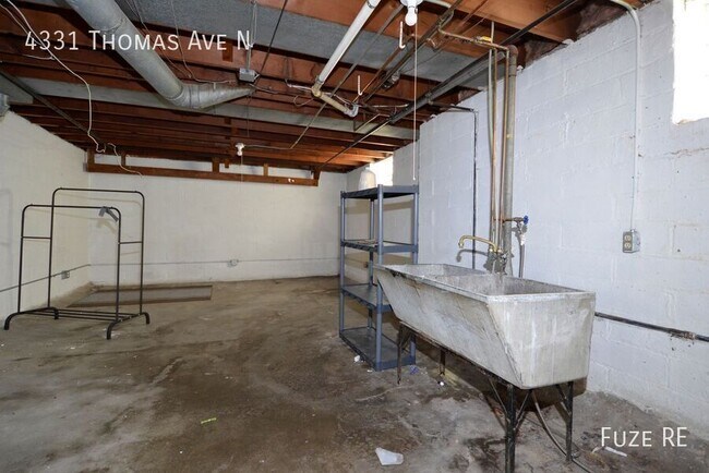 Building Photo - 4331 N Thomas Ave