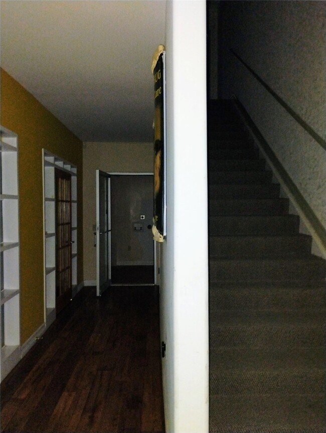 Building Photo - 9788 Clarewood Dr