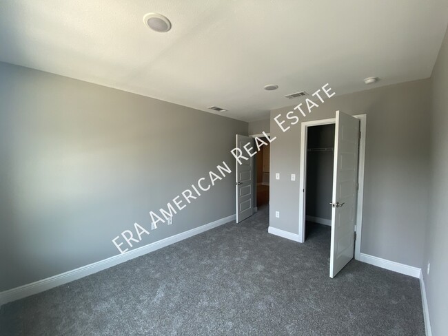 Building Photo - 1003 Skylark Rd