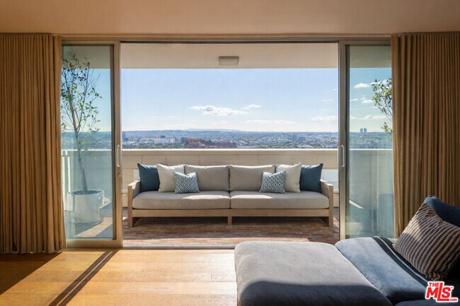 Building Photo - 8787 Shoreham Dr