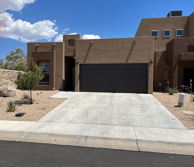 Primary Photo - Nice Townhome in Gated Community with Pool...