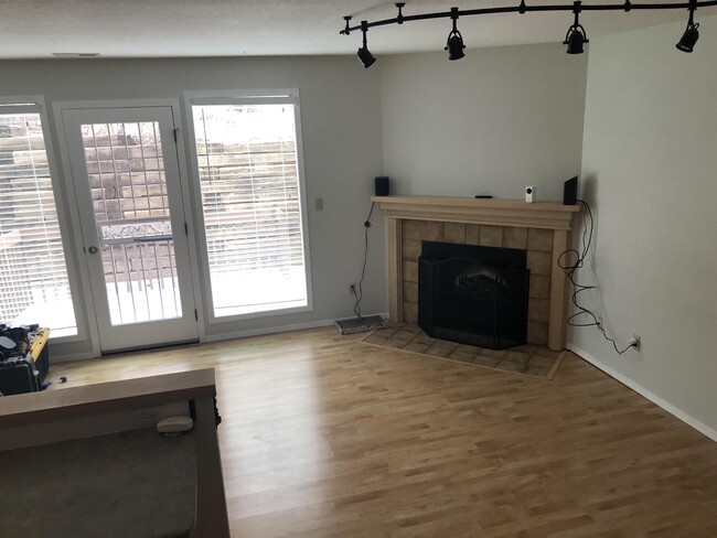 Building Photo - 2247 Villa Rosa Dr