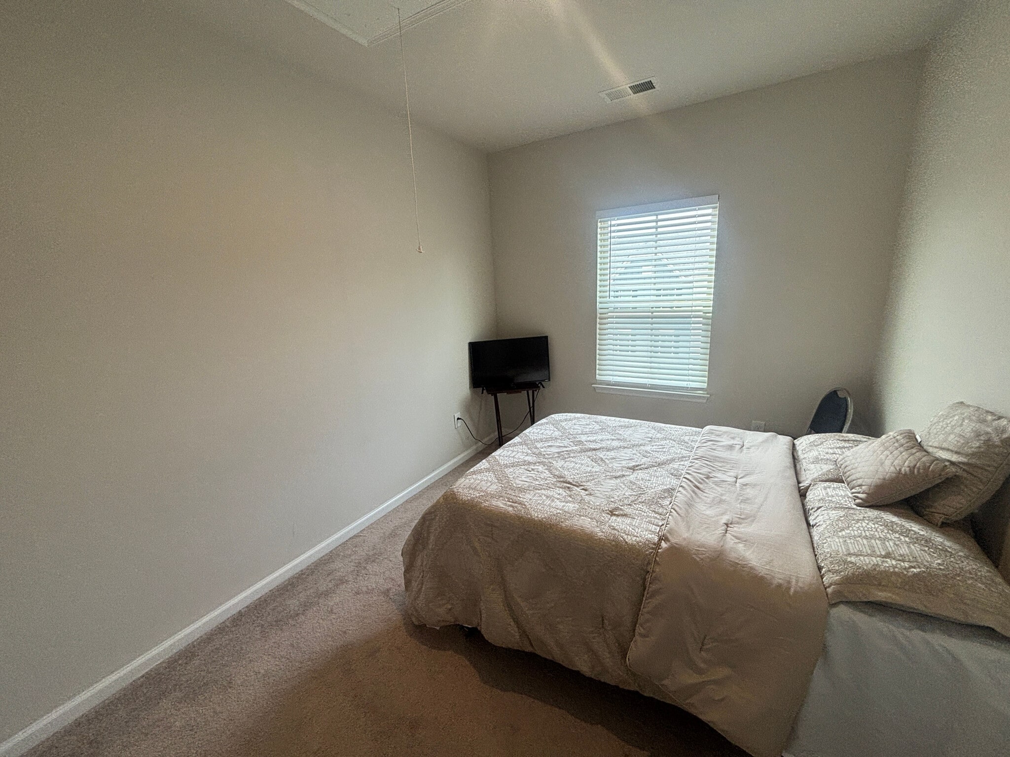 Building Photo - Room in Townhome on Poplar Leaf Way