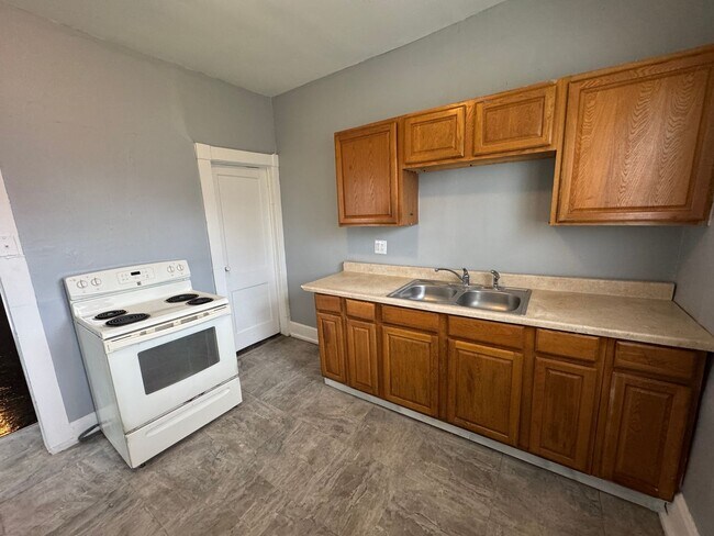 Building Photo - 3632-3634 Birchwood Ave