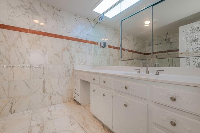 Building Photo - 5255 Collins Ave