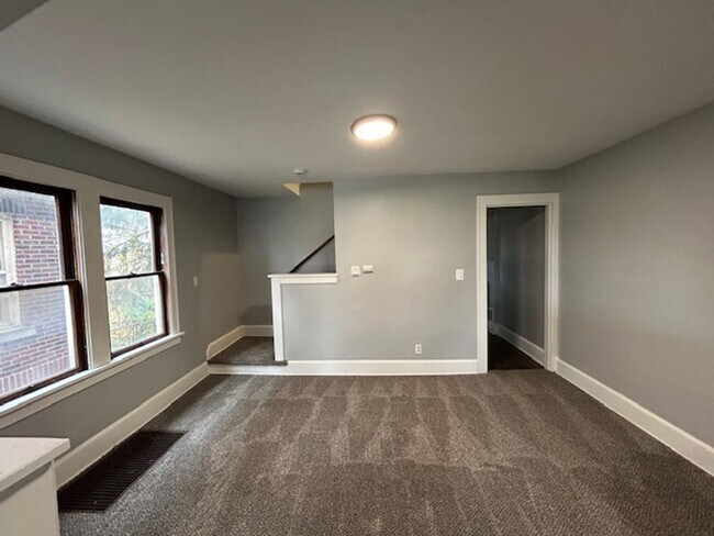 Building Photo - 3237-3237 Grove Ave