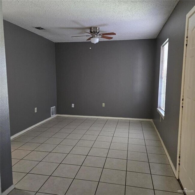 Building Photo - 9 South Dr