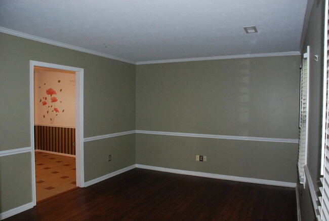 Building Photo - 3 Bedroom, 2.5 bath house in Newport News-...