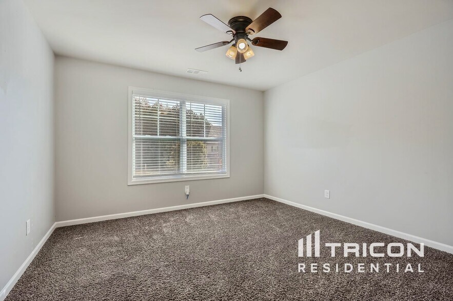 Building Photo - 5928 Wolf Creek Dr