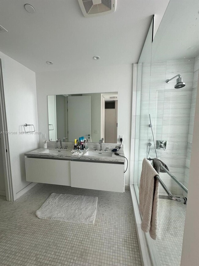 Building Photo - 700 NE 26th Terrace